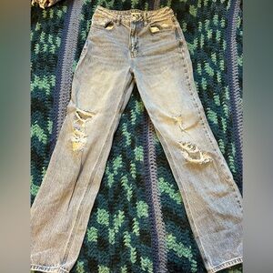 Women’s Distressed Light Wash Jeans - Casual Ripped Straight Leg
